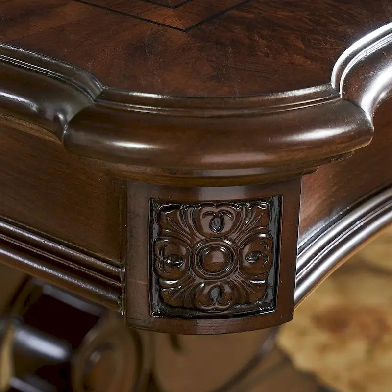 Table à manger traditionnelle marron