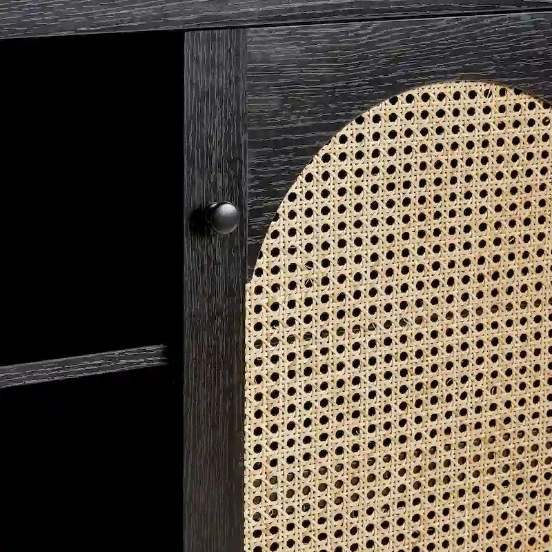 Buffet bas à portes avec panneaux en rotin arqué