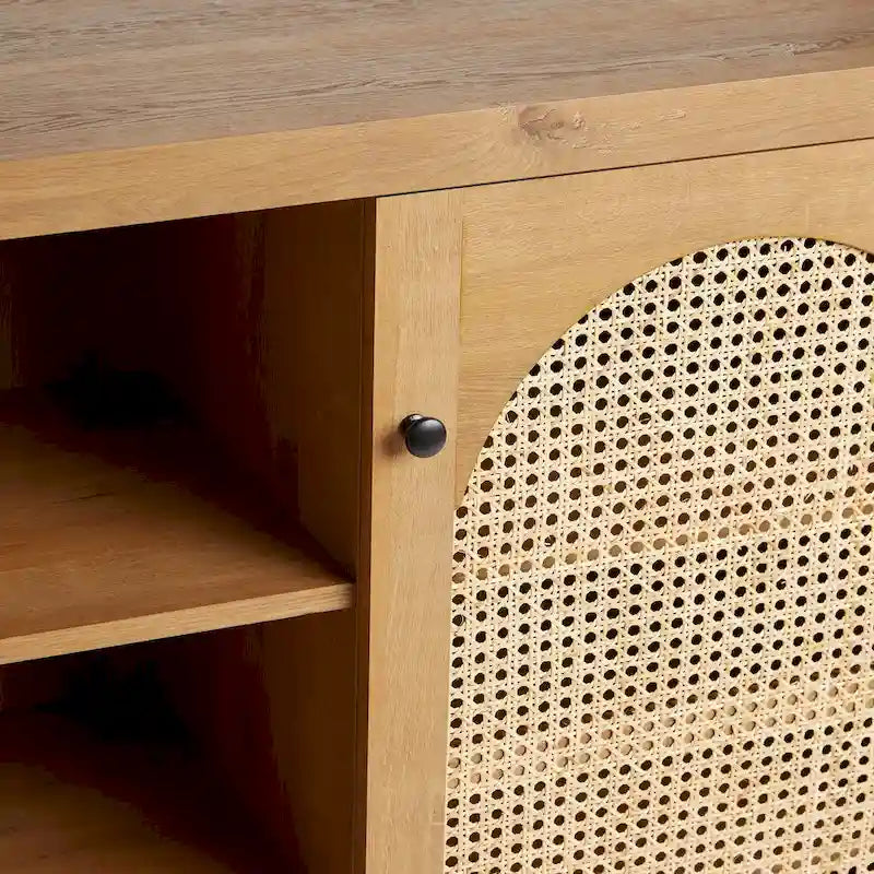 Buffet bas à portes avec panneaux en rotin arqué