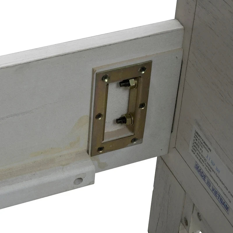Lit à baldaquin King en blanc antique revisité avec du châtaignier