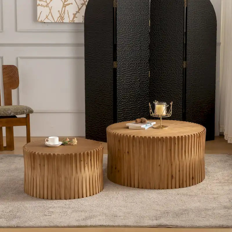 Table basse avec motif texturé en relief vertical pour salon