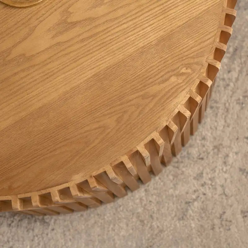 Table basse avec motif texturé en relief vertical pour salon
